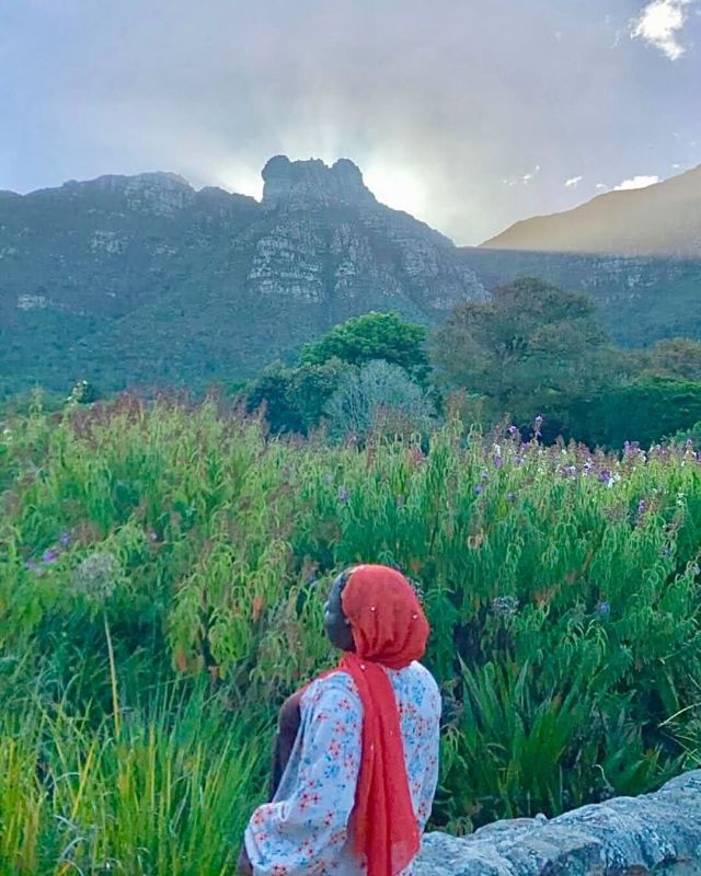 “Each week was never the same during Take Action Lab…I firmly believe that Take Action Lab is one of the most impactful experiences I've ever had.”
#TakeActionLab alumni Hajara Musa-Yusuf shared all about her semester in Cape Town in a new blog post for @borderless.so!
Learn more about Hajara’s experience at the link in our bio.