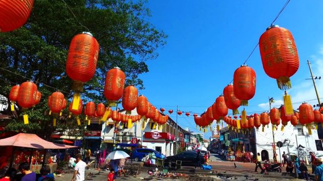 The wait is over! Pack your bags and get your passports - we’re going to MALAYSIA!!! 🇲🇾✈️✨ 
Take Action Lab: Environment & Sustainability is heading to George Town, Malaysia! Get ready for life-changing learning in this vibrant, multicultural city! And applications are OPEN! 
Apply today to join our first class in August, 2025!!! Link in Bio ☝️
#malaysia #tiltingfutures #takeactionlab #tiltersgogreen